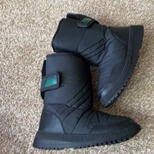 Itasca black snow boots